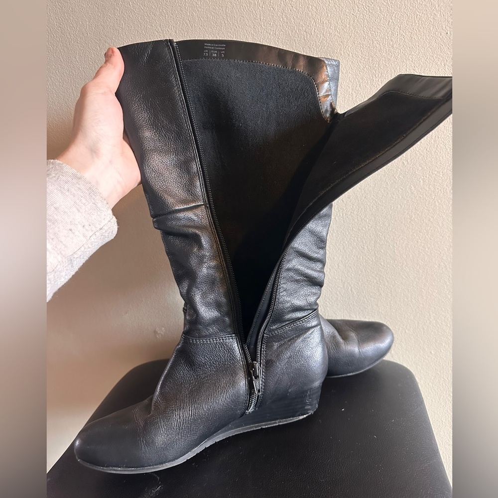 Boots - Picture 2 of 3